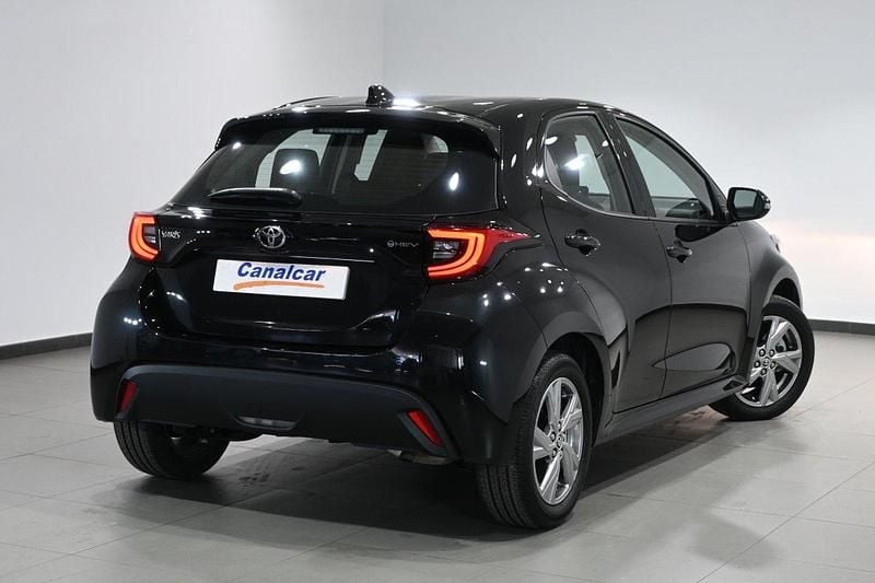 Begagnad Toyota Yaris Active 120 HK (88 kW) 2025 Svart Halvkombi