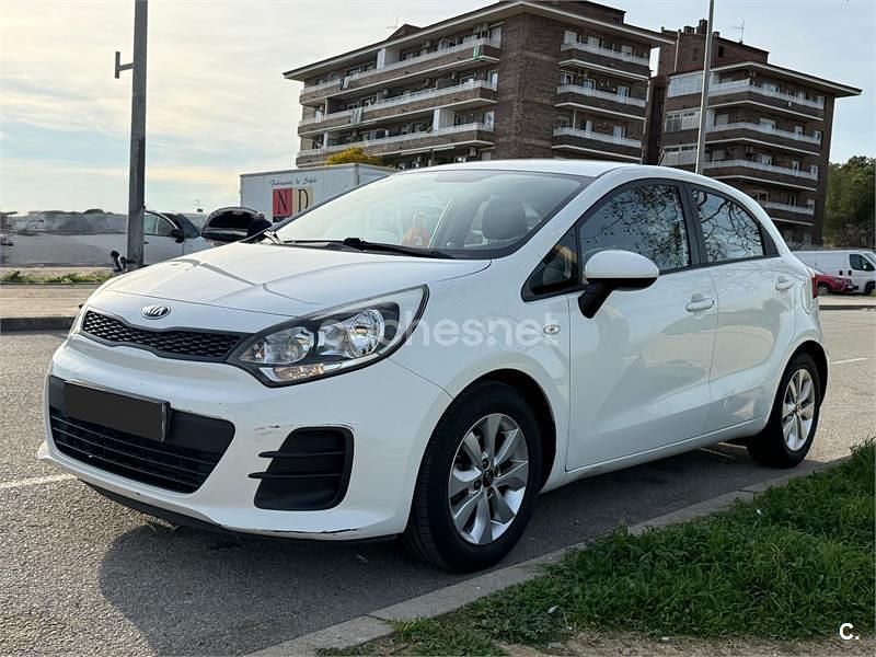 Usado Kia Rio 84 CV (61 kW) 2017 Blanco Berlina