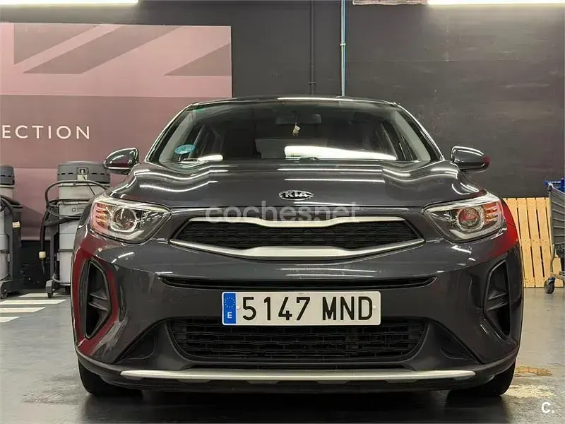 Usado Kia Stonic 110 CV (80 kW) 2018 Gris / plata SUV