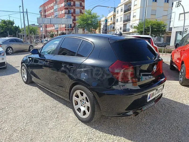 Usado BMW 118 143 CV (105 kW) 2008 Negro Utilitario