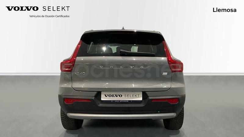 Usado Volvo XC40 Core 211 CV (155 kW) 2023 Gris SUV