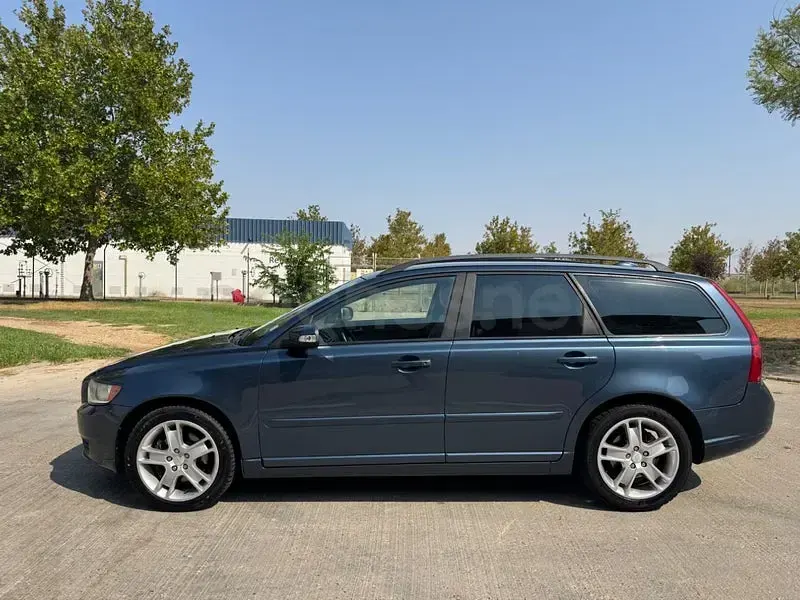 Usado Volvo V50 Momentum 136 CV (100 kW) 2008 Azul Familiar