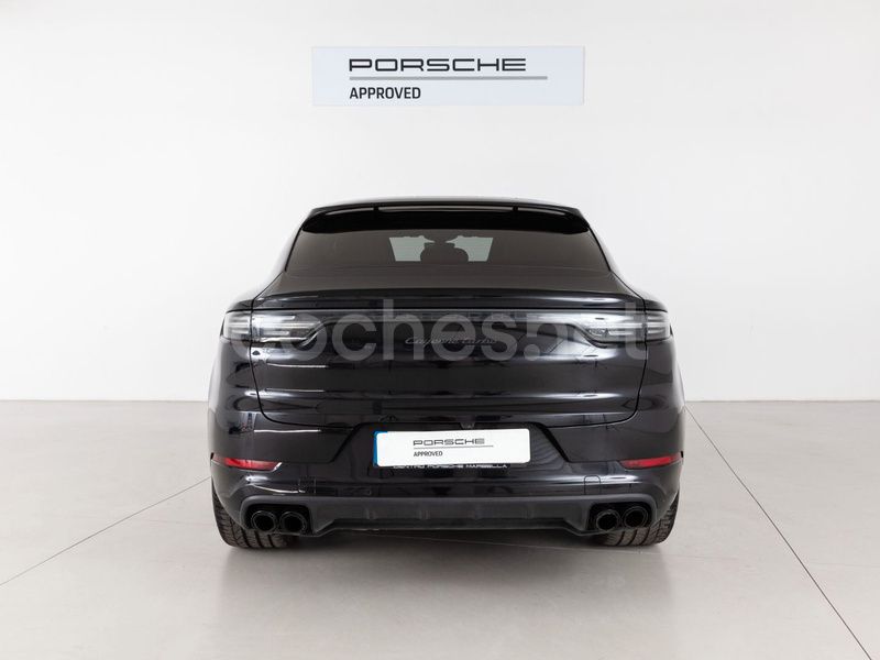 Usado Porsche Cayenne Turbo 550 CV (404 kW) 2022 Negro jet metalizado SUV