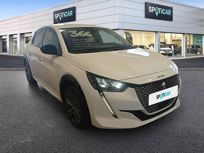 Usado Peugeot e-208 Allure 100 kW (136 CV) 2024 Blanco Utilitario