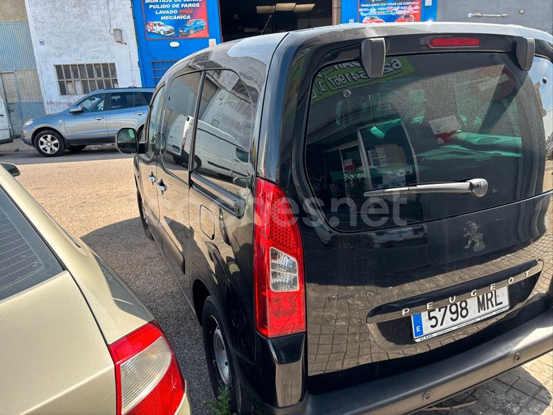 Usado Peugeot Partner Tepee Active 92 CV (67 kW) 2012 Negro Monovolumen