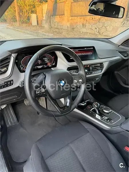 Usado BMW 118 136 CV (100 kW) 2021 Gris / plata Berlina