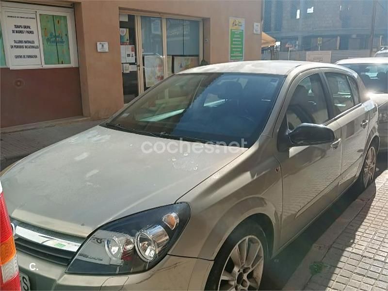Gris / plata Usado 2004 Opel Astra Cosmo Berlina | 950 € (Super precio) - Imagen 1/4