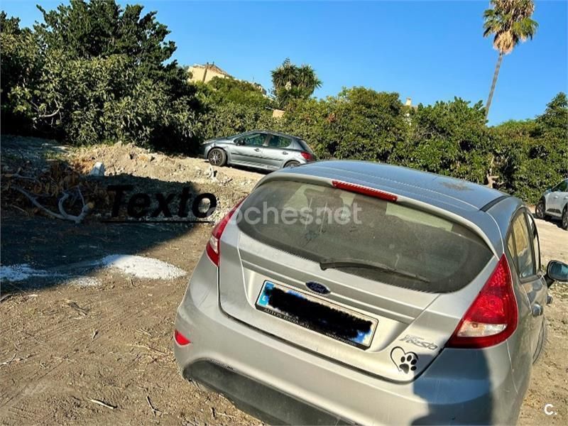 Gris / plata Usado 2012 Ford Fiesta Trend Utilitario | 5000 € (Buen precio) - Imagen 1/4