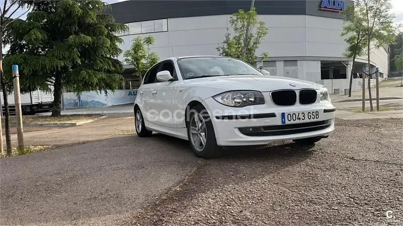 Używany BMW 118 143 KM (105 kW) 2009 Biały Hatchback