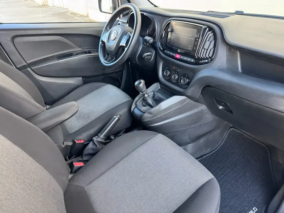 Usado Fiat Doblò 105 CV (77 kW) 2022 Blanco Monovolumen