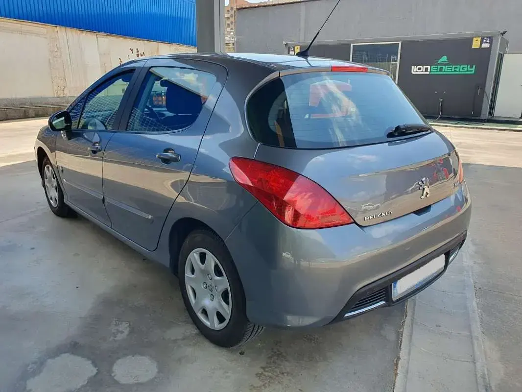Usado Peugeot 308 Envy 92 CV (67 kW) 2011 Verde Utilitario