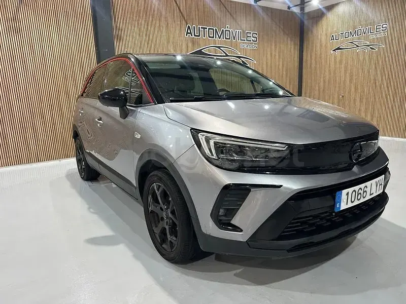 Usado Opel Crossland GS Line 110 CV (80 kW) 2022 Gris / plata SUV