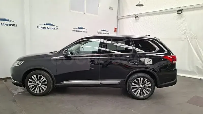 Usado Mitsubishi Outlander Motion 150 CV (110 kW) 2020 Negro SUV