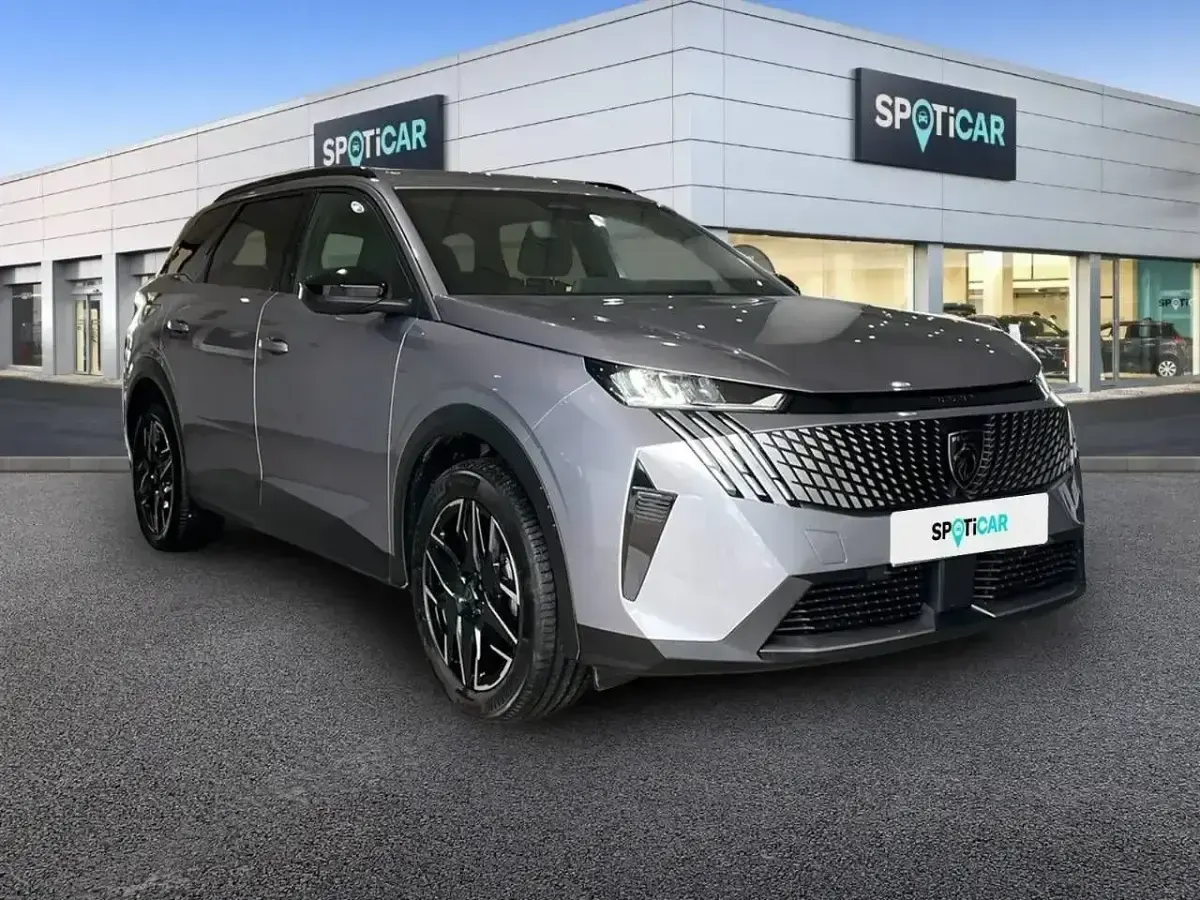 Usado Peugeot 5008 Allure 136 HP (100 kW) 2025 Cinzento SUV