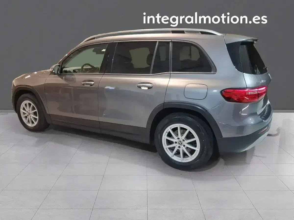 Usado Mercedes GLB180 Business 115 CV (84 kW) 2021 Gris SUV