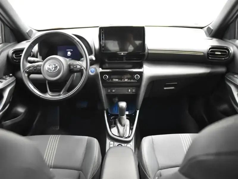 Usado Toyota Yaris Hybrid 92 CV (67 kW) 2023 Rojo