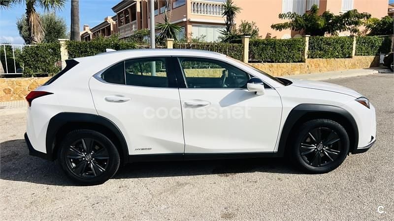 Usado Lexus UX Business Edition 184 CV (135 kW) 2019 Blanco SUV
