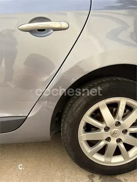 Usado Renault Mégane Dynamique 130 CV (95 kW) 2010 Gris / plata Berlina