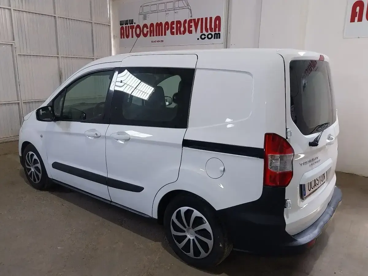 Usado Ford Transit Trend 75 CV (55 kW) 2019 Blanco Familiar