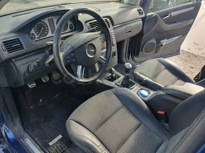 Usado Mercedes B180 109 CV (80 kW) 2008 Azul Monovolumen