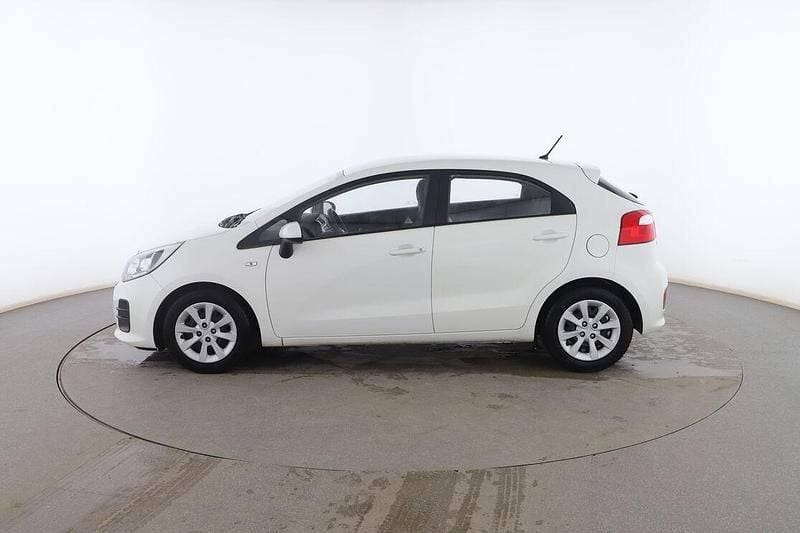 Usado Kia Rio 85 CV (62 kW) 2015 Blanco Utilitario
