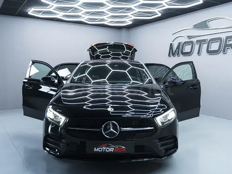 Usado Mercedes A250 218 CV (160 kW) 2021 Negro Berlina