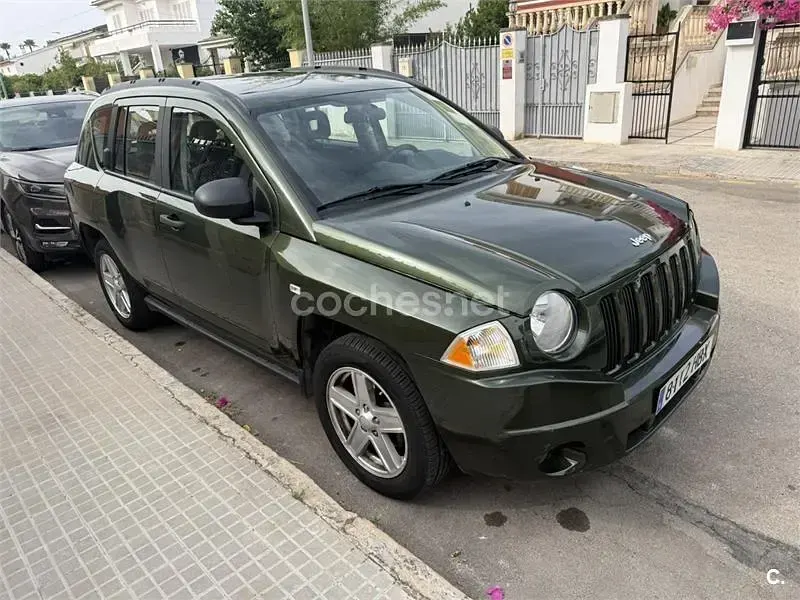 Usado Jeep Compass Sport 140 CV (102 kW) 2011 Marrón SUV