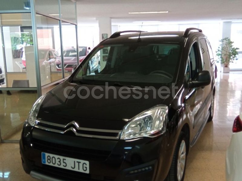 Usado Citroën Berlingo Feel 120 CV (88 kW) 2016 Negro Monovolumen