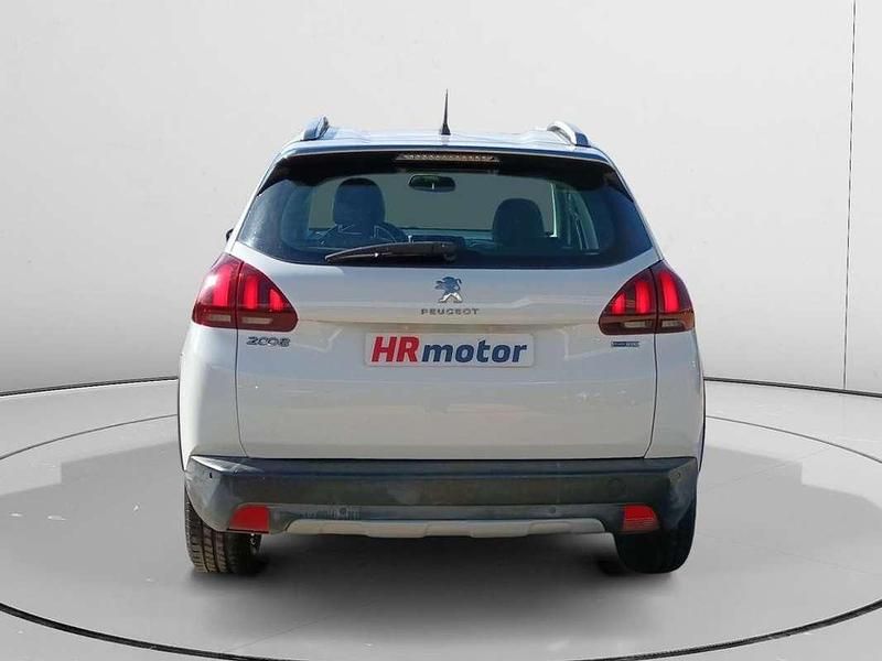 Usado Peugeot 2008 Allure 111 CV (81 kW) 2017 Blanco SUV