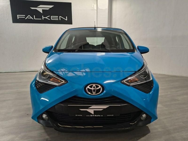 Usado Toyota Aygo x-sky 69 CV (50 kW) 2018 Azul Utilitario