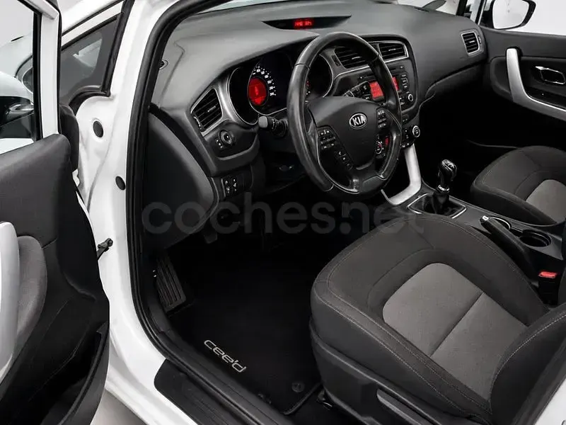 Usado Kia Ceed GT 90 CV (66 kW) 2014 Blanco Berlina