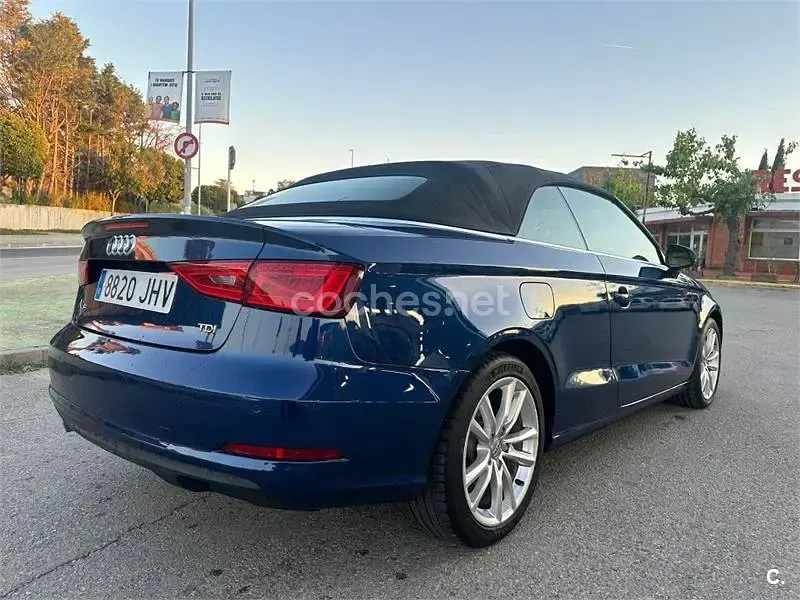 Usado Audi A3 Cabriolet Attraction 150 CV (110 kW) 2015 Azul Descapotable