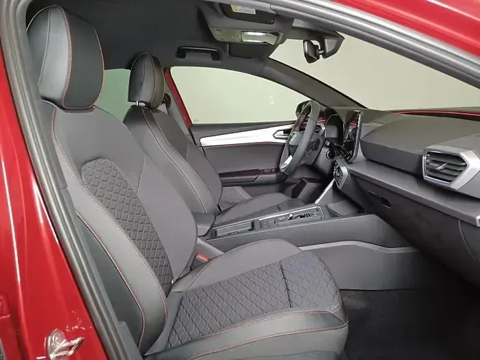 Usado Seat Leon FR 150 CV (110 kW) 2024 Rojo