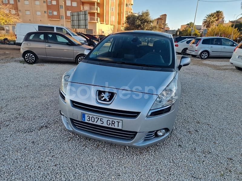 Gris / plata Usado 2010 Peugeot 5008 Business-Line Monovolumen | 6500 € (Buen precio) - Imagen 1/4