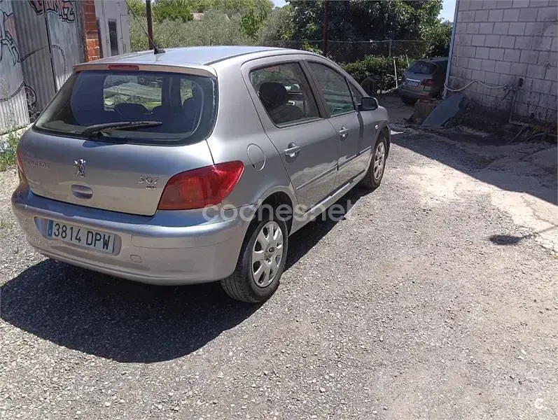 Usado Peugeot 307 90 CV (66 kW) 2005 Gris / plata Berlina