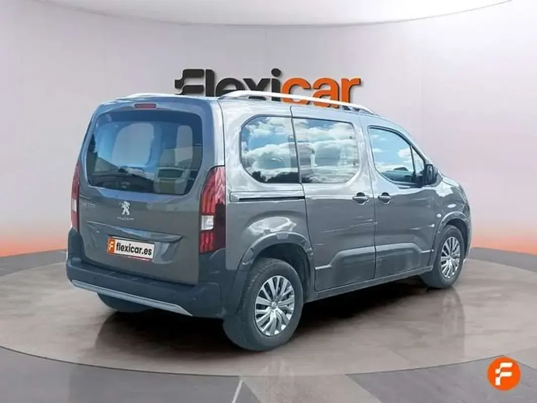 Käytetty Peugeot Rifter Allure 131 HP (96 kW) 2022 Ruskea Tila-auto