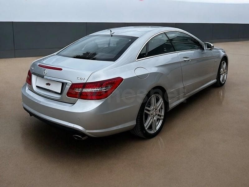 Usado Mercedes E350 Elegance 231 CV (169 kW) 2009 Gris / plata Coupe