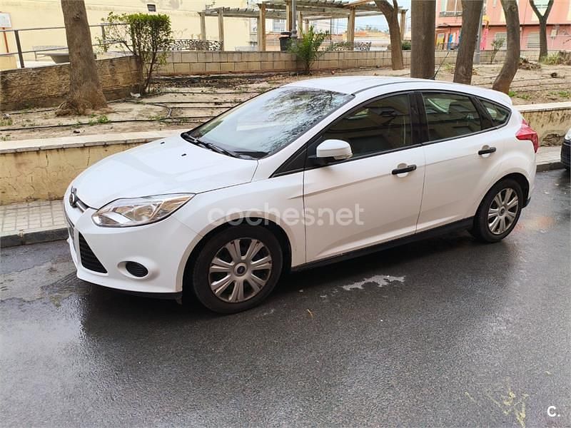 Käytetty Ford Focus 95 HP (69 kW) 2012 Valkoinen Sedan