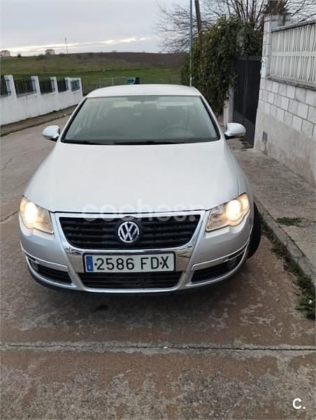 Usado VW Passat Trendline 140 CV (102 kW) 2006 Gris / plata Berlina