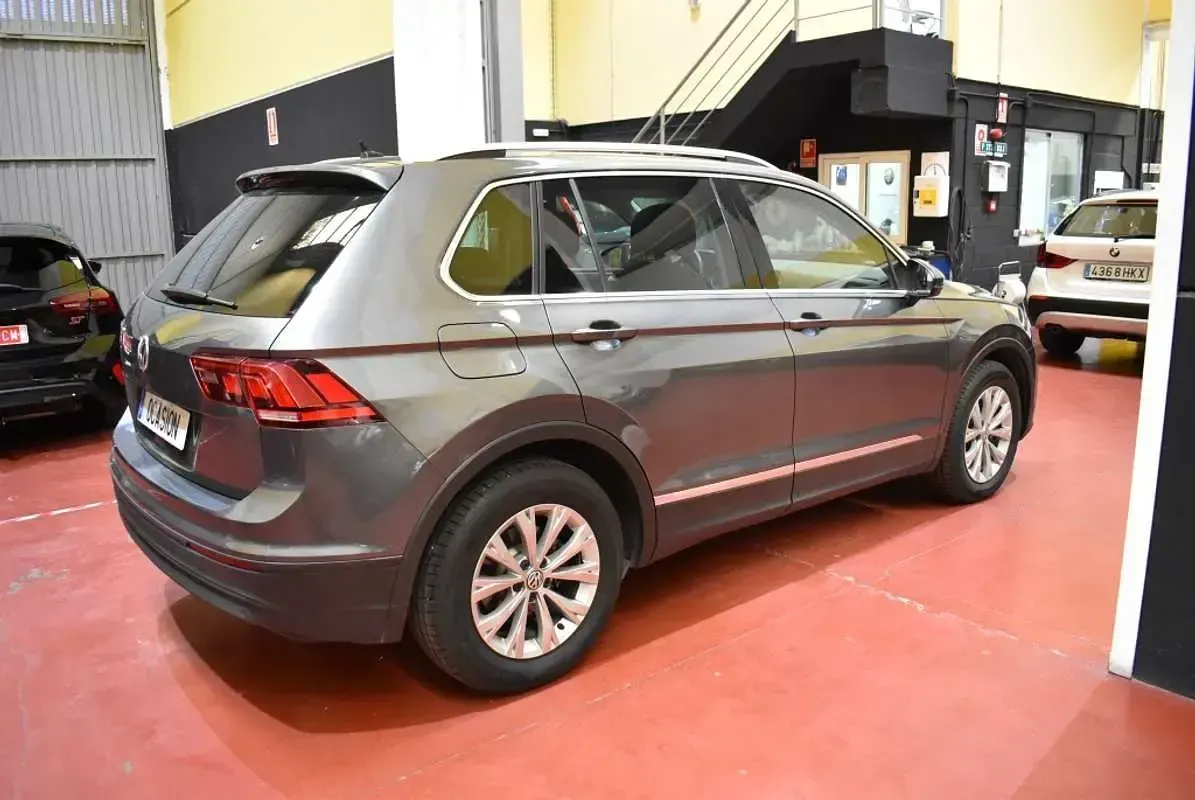 Usado VW Tiguan Advance 150 CV (110 kW) 2020 Gris SUV