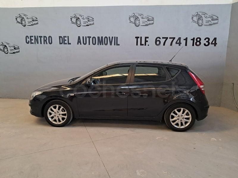 Brugt Hyundai i30 Comfort 90 HK (66 kW) 2010 Sort Sedan