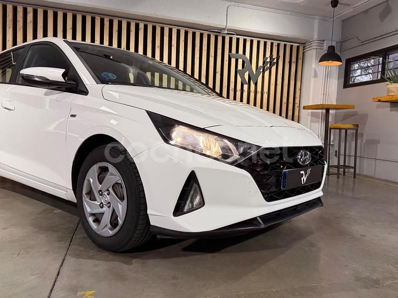 Usado Hyundai i20 100 CV (73 kW) 2021 Blanco Berlina