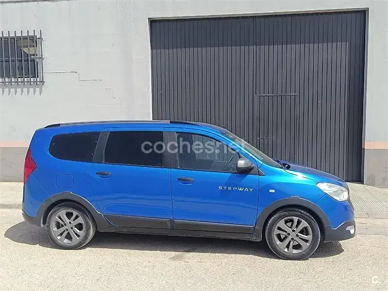 Usado Dacia Lodgy Stepway 107 CV (78 kW) 2015 Azul Monovolumen