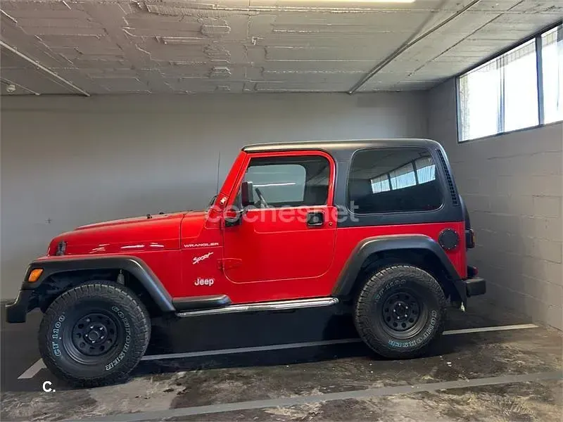 Usado Jeep Wrangler Sport 118 CV (86 kW) 2001 Rojo SUV