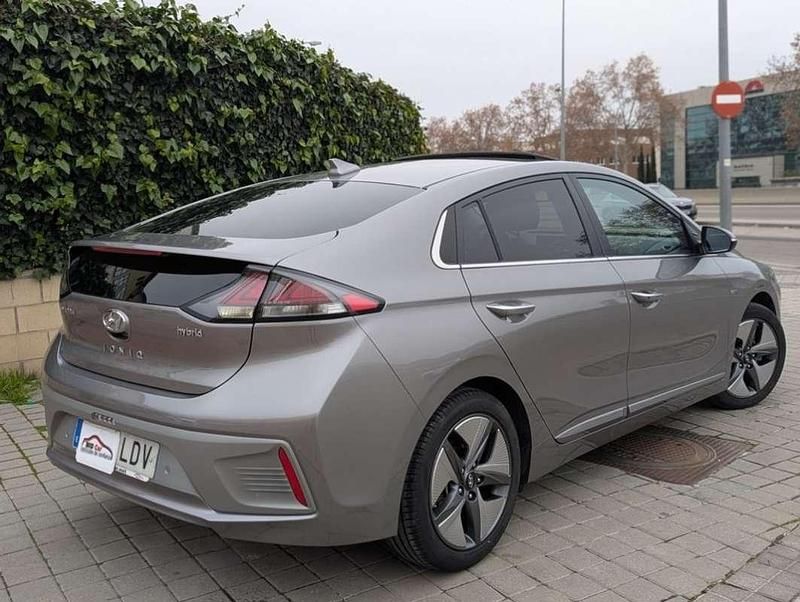 Usado Hyundai Ioniq Style 141 CV (103 kW) 2020 Gris Utilitario