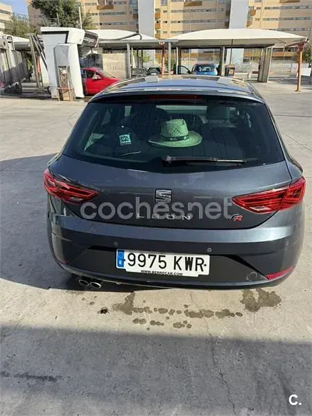 Begagnad Seat Leon FR 150 HK (110 kW) 2019 Grå Sedan