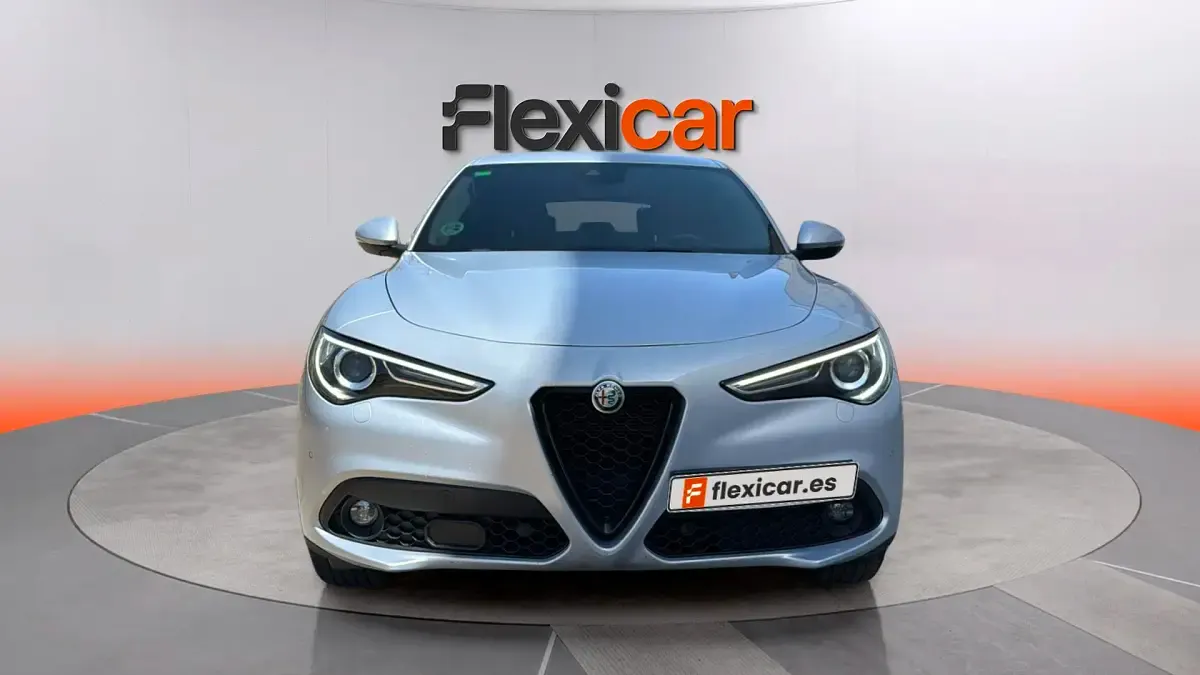 Usado Alfa Romeo Stelvio Super 190 CV (139 kW) 2022 Gris SUV