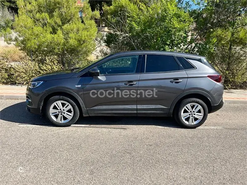 Usado Opel Grandland X Selective 130 CV (95 kW) 2019 Gris / plata SUV