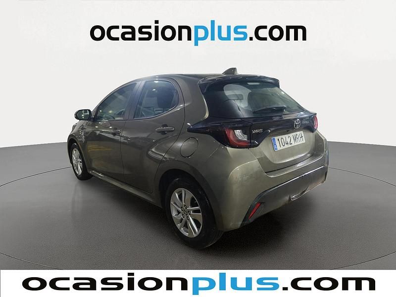 Usado Toyota Yaris Edition 125 CV (91 kW) 2024 Marrón Utilitario