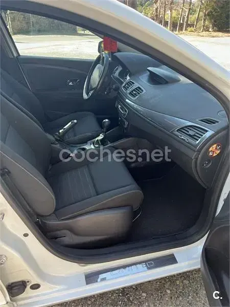 Usado Renault Mégane III LIMITED 95 CV (69 kW) 2015 Blanco Berlina